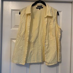 Sleeveless button down collared shirt